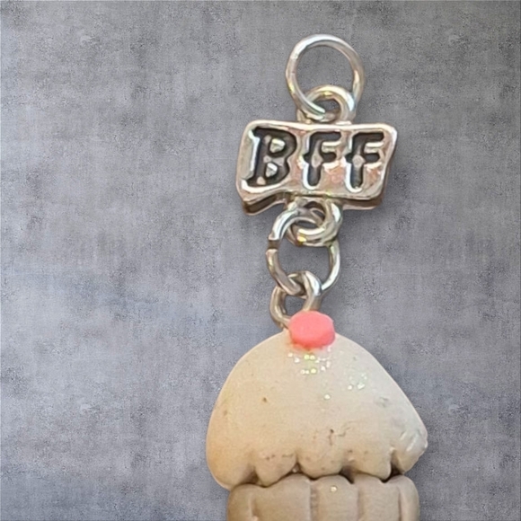 Unknown Accessories - Silver and Pink BFF Cupcake Key Holder Charm